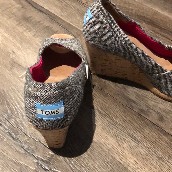 Toms - Picture 2 of 3